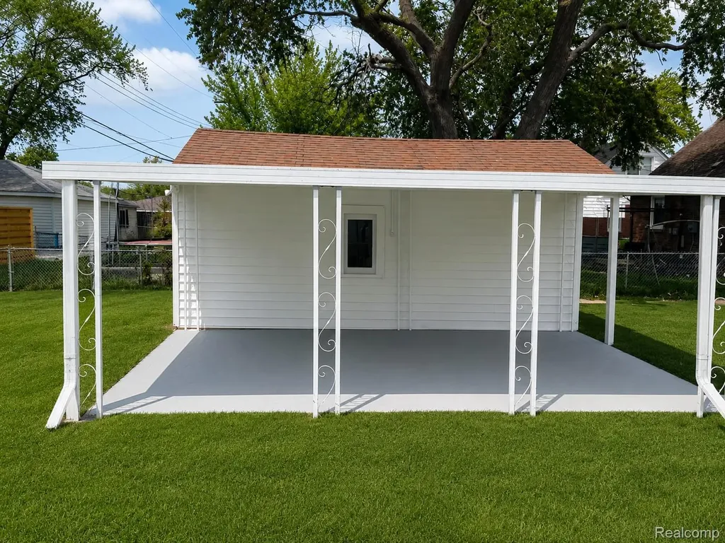 25123 Mackinac Street Roseville City MI 48066