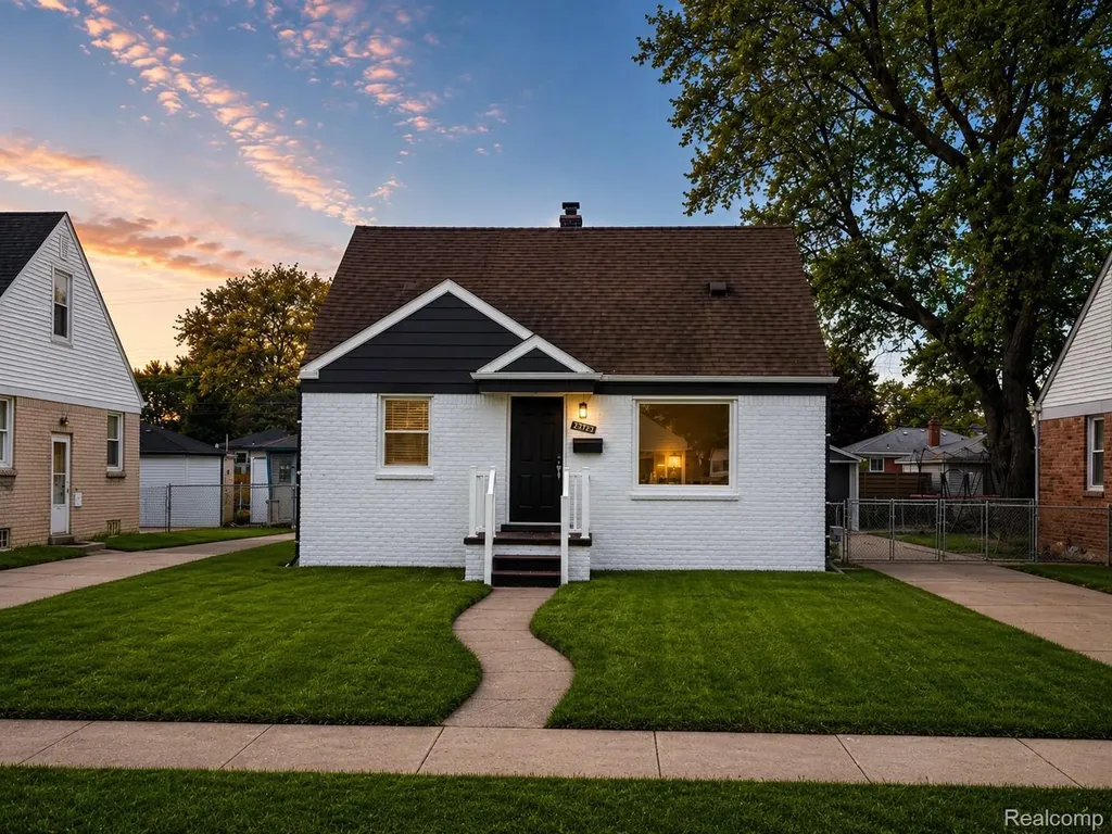 25123 Mackinac Street Roseville City MI 48066