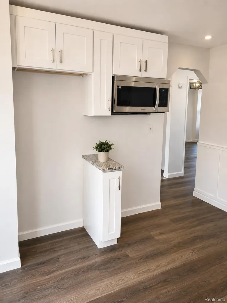 25123 Mackinac Street Roseville City MI 48066