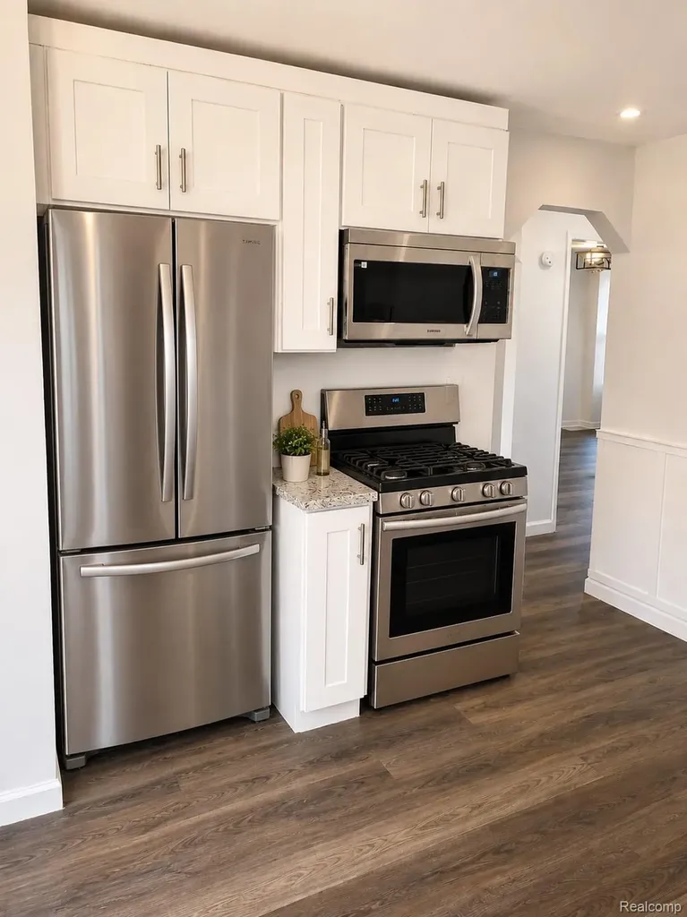 25123 Mackinac Street Roseville City MI 48066