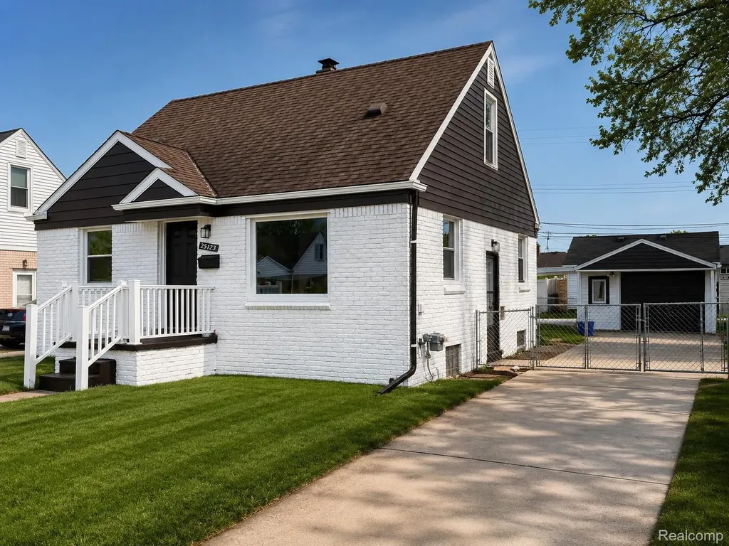 25123 Mackinac Street Roseville City MI 48066