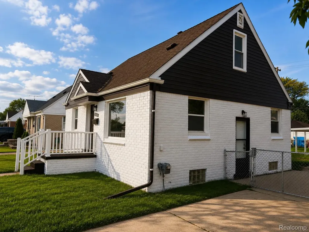 25123 Mackinac Street Roseville City MI 48066