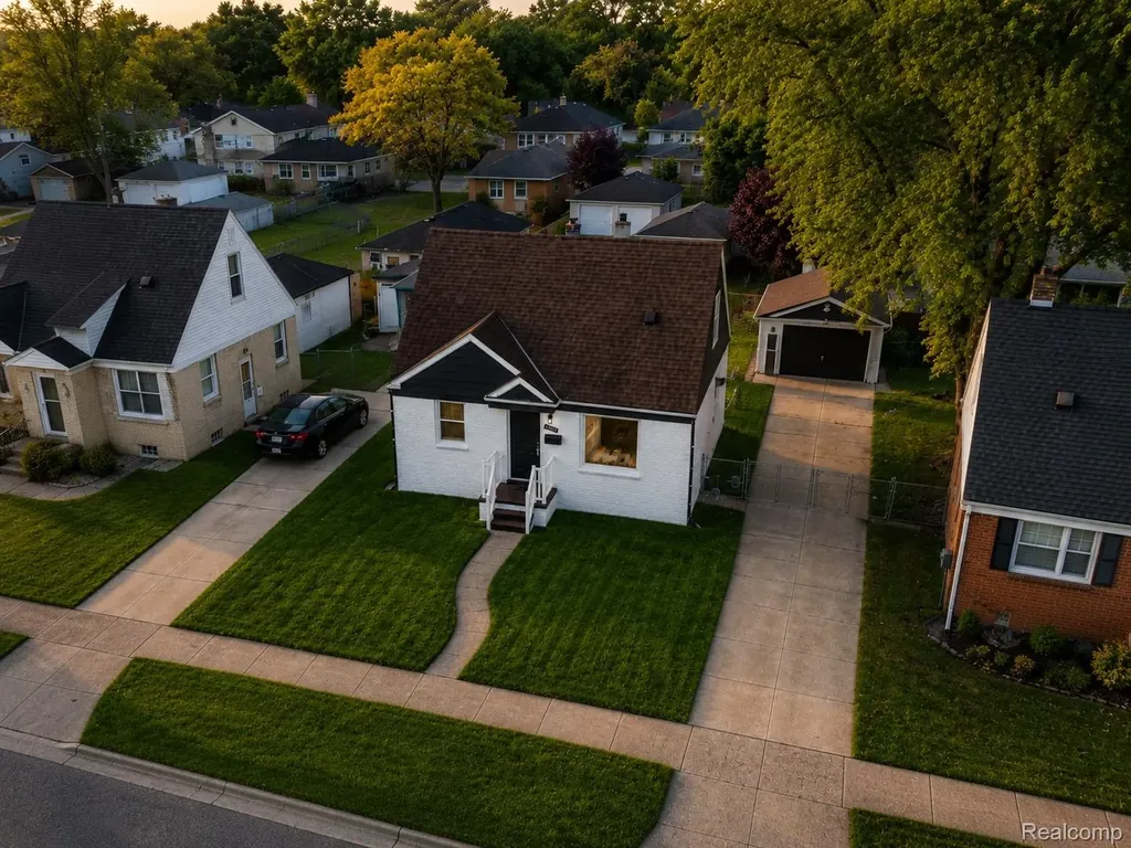 25123 Mackinac Street Roseville City MI 48066