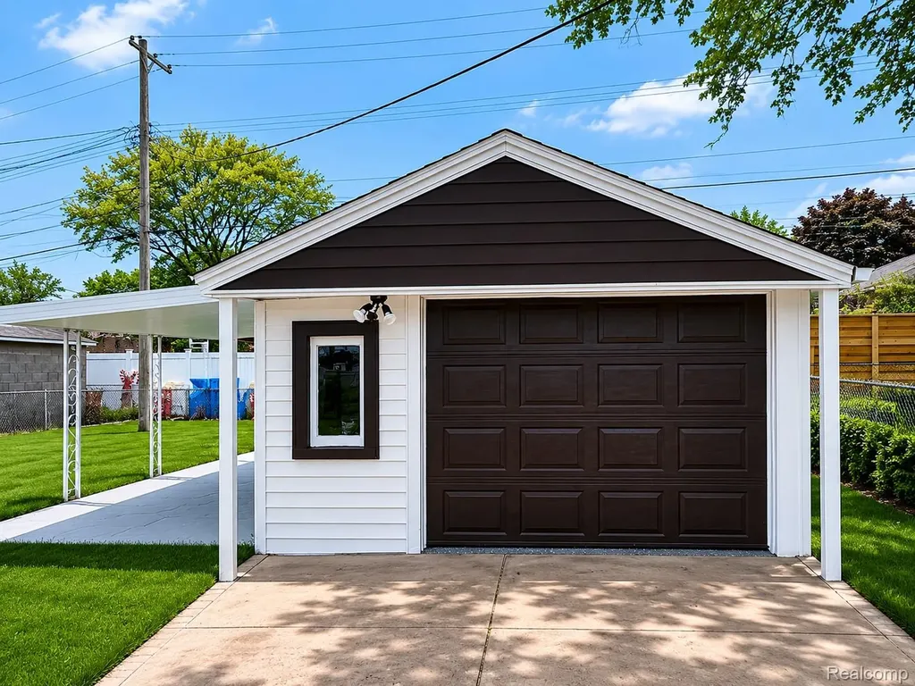 25123 Mackinac Street Roseville City MI 48066