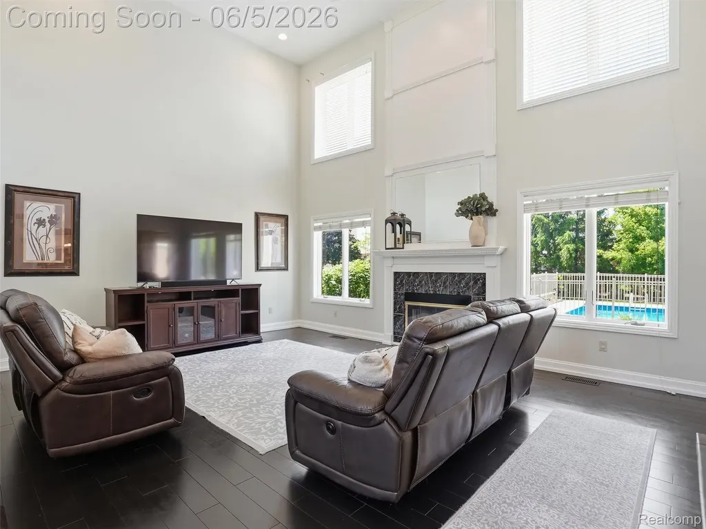 47289 Robins Nest Drive Shelby Charter Township MI 48315