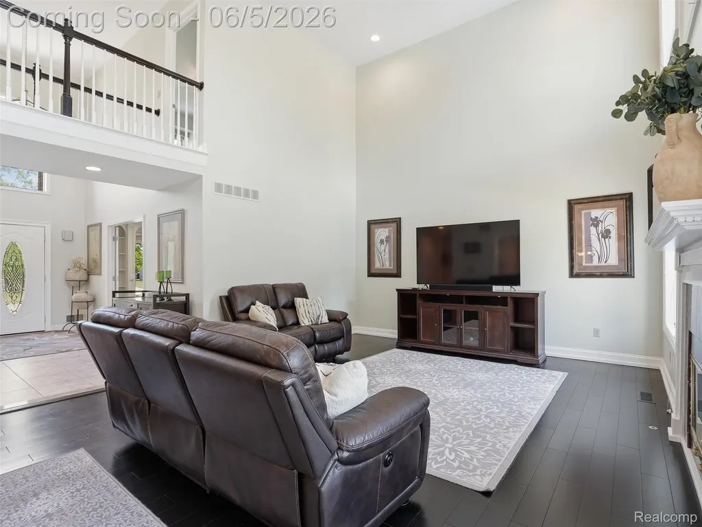 47289 Robins Nest Drive Shelby Charter Township MI 48315