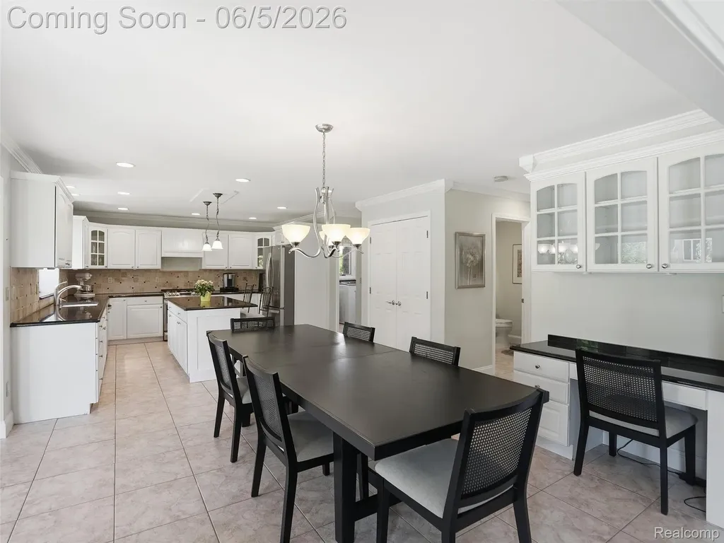 47289 Robins Nest Drive Shelby Charter Township MI 48315