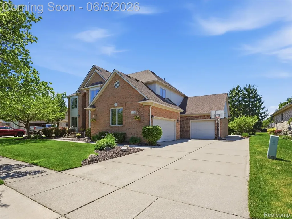 47289 Robins Nest Drive Shelby Charter Township MI 48315