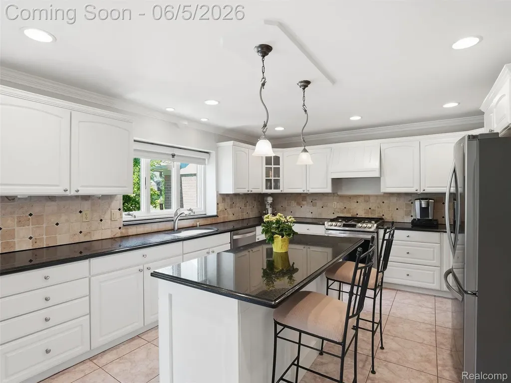 47289 Robins Nest Drive Shelby Charter Township MI 48315