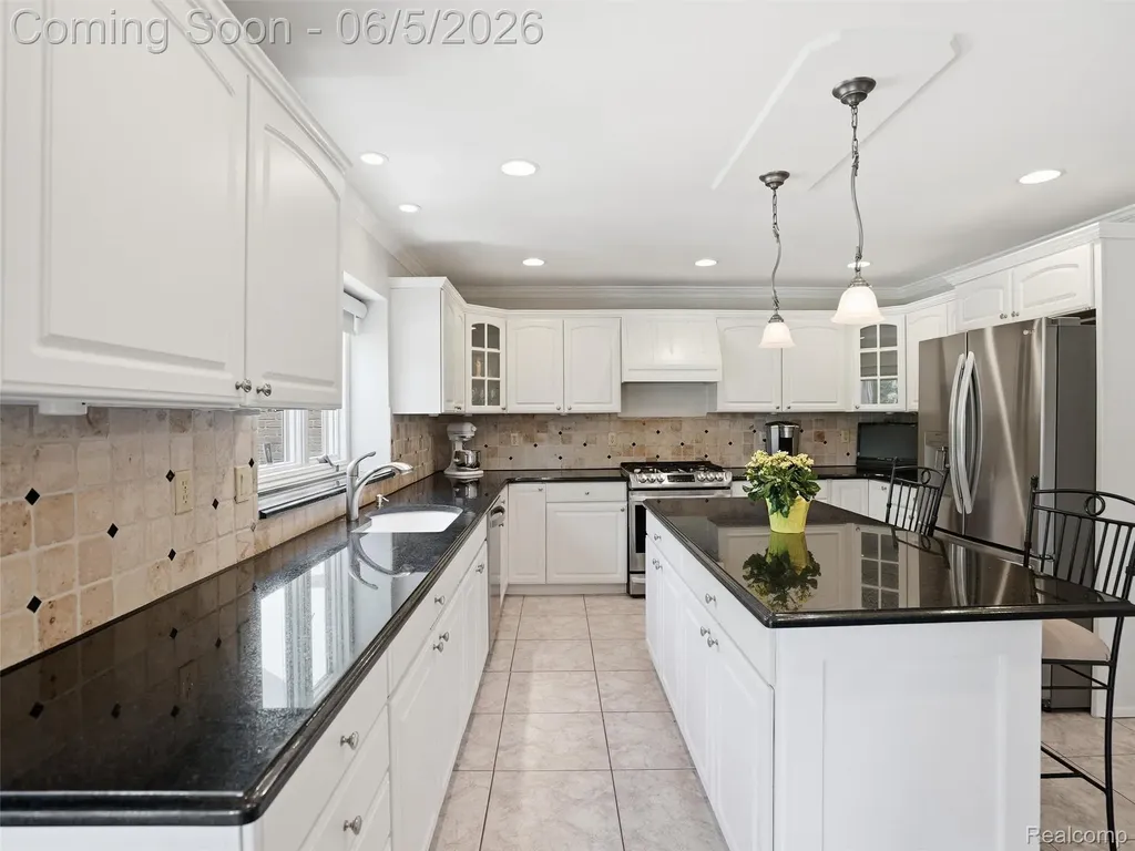 47289 Robins Nest Drive Shelby Charter Township MI 48315