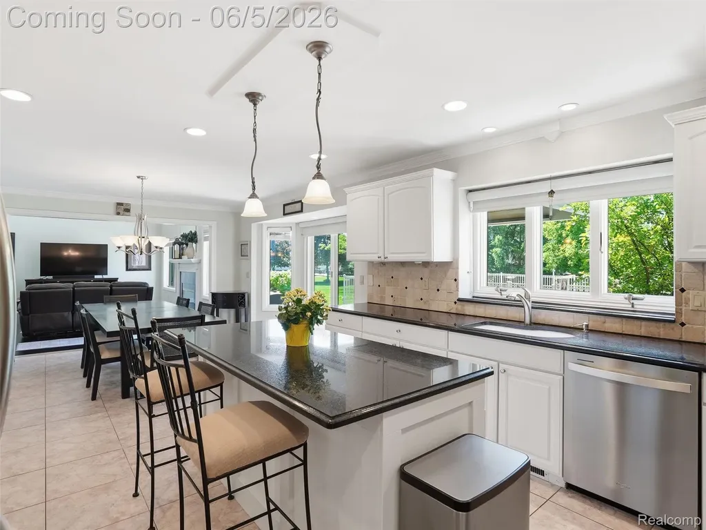 47289 Robins Nest Drive Shelby Charter Township MI 48315