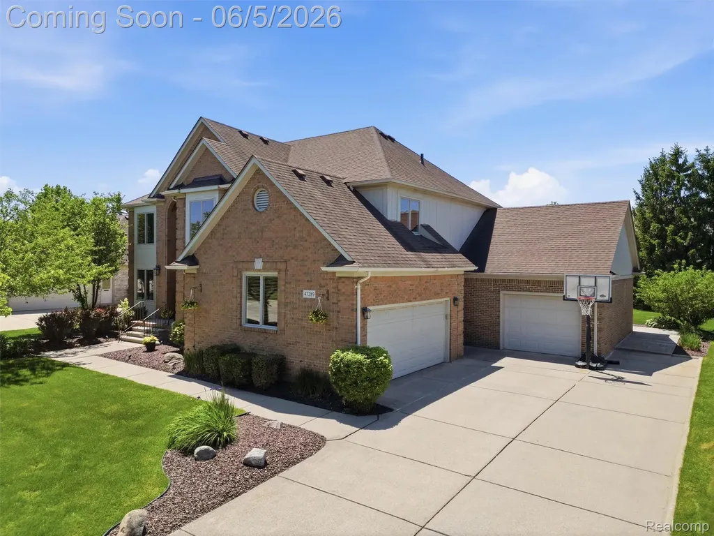 47289 Robins Nest Drive Shelby Charter Township MI 48315