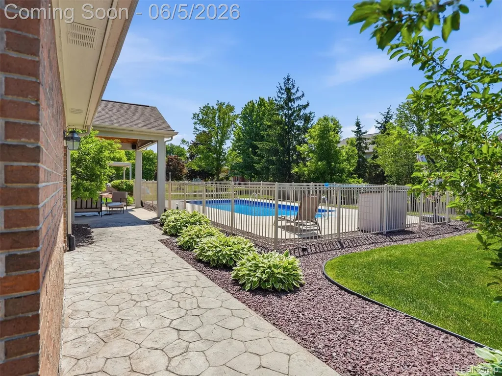 47289 Robins Nest Drive Shelby Charter Township MI 48315