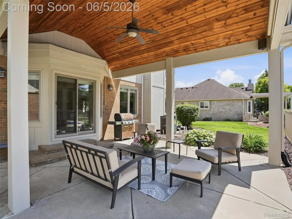 47289 Robins Nest Drive Shelby Charter Township MI 48315
