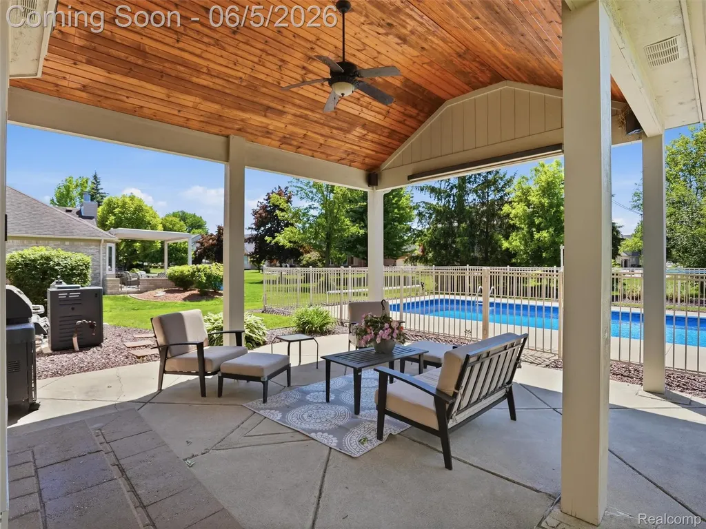 47289 Robins Nest Drive Shelby Charter Township MI 48315