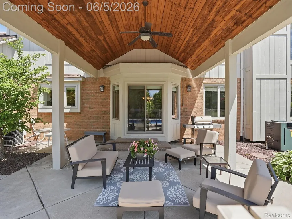 47289 Robins Nest Drive Shelby Charter Township MI 48315