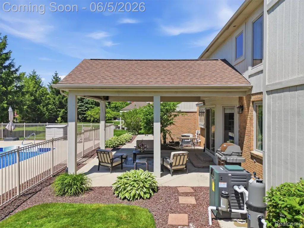 47289 Robins Nest Drive Shelby Charter Township MI 48315