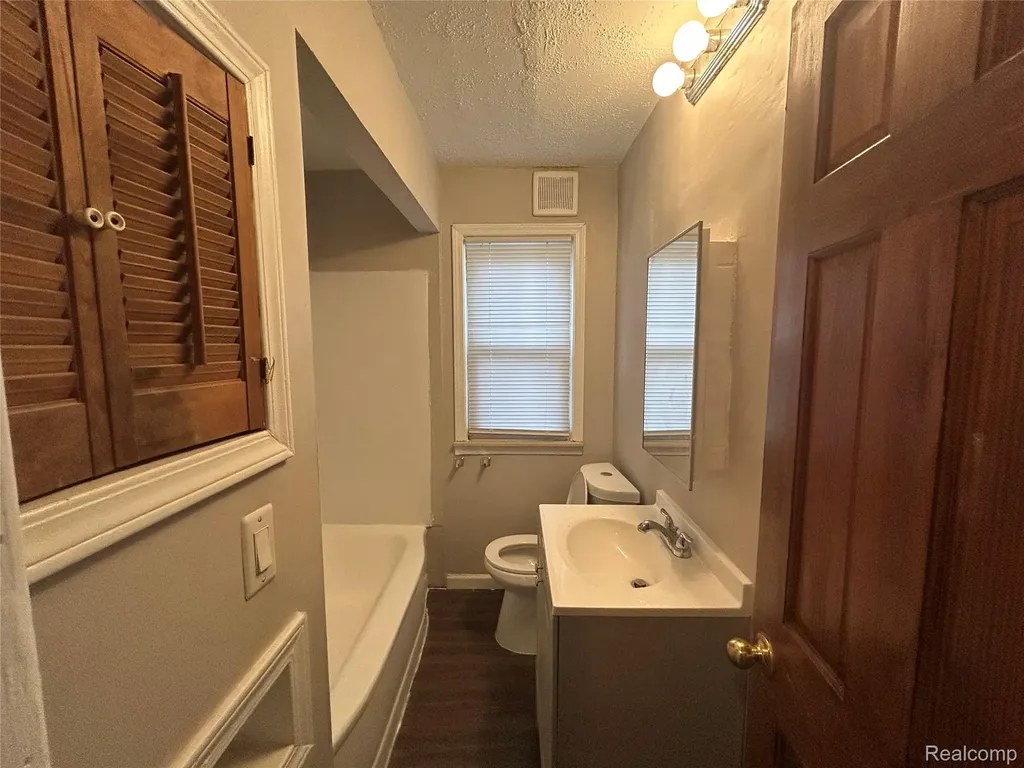 15545 Woodbine Redford Charter Township MI 48239