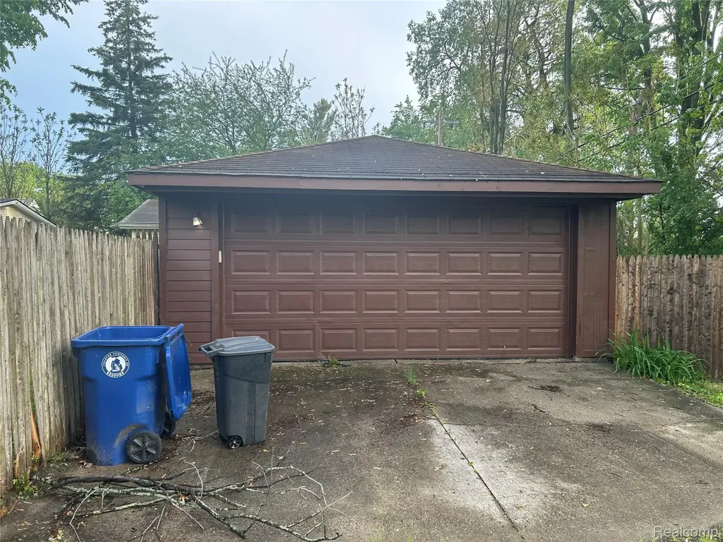 15545 Woodbine Redford Charter Township MI 48239