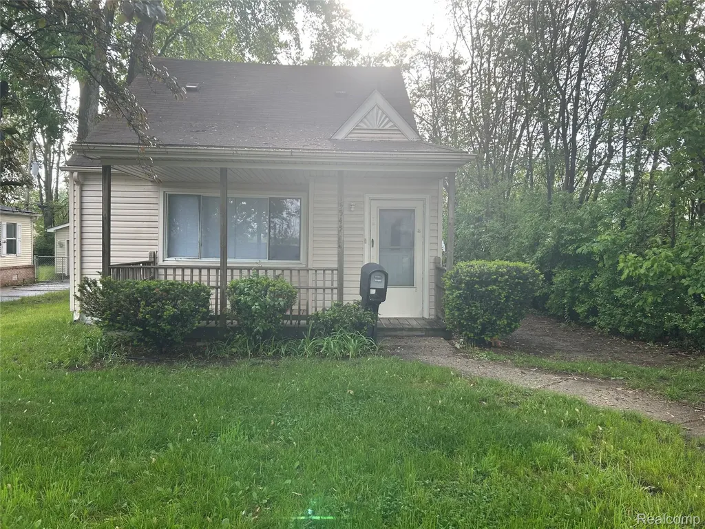 15545 Woodbine Redford Charter Township MI 48239