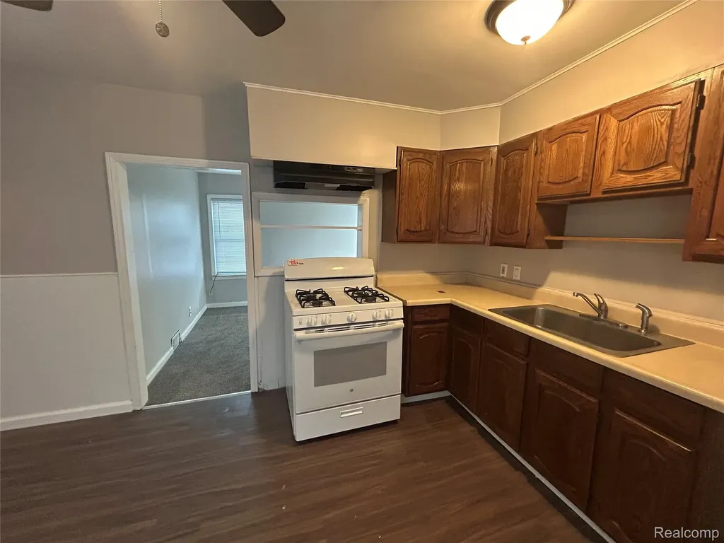 15545 Woodbine Redford Charter Township MI 48239