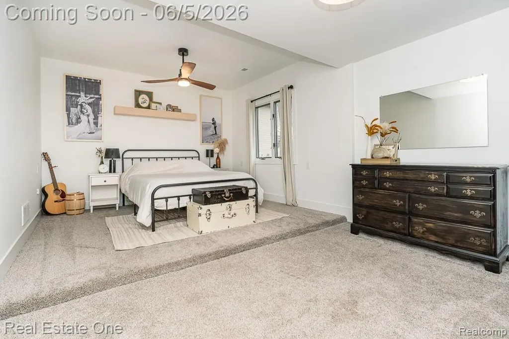 2762 Emmons Avenue Rochester Hills City MI 48307