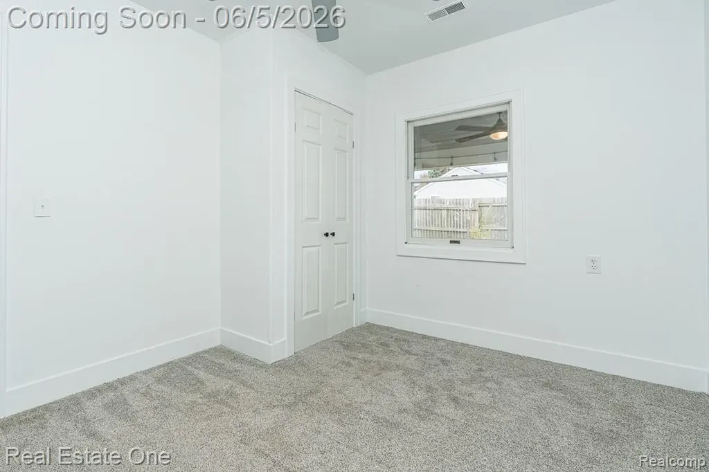2762 Emmons Avenue Rochester Hills City MI 48307