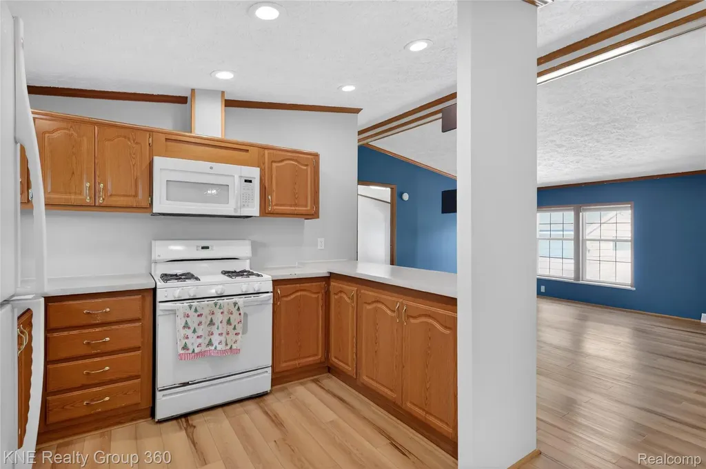 672 Red Oaks Drive Genoa Township MI 48843