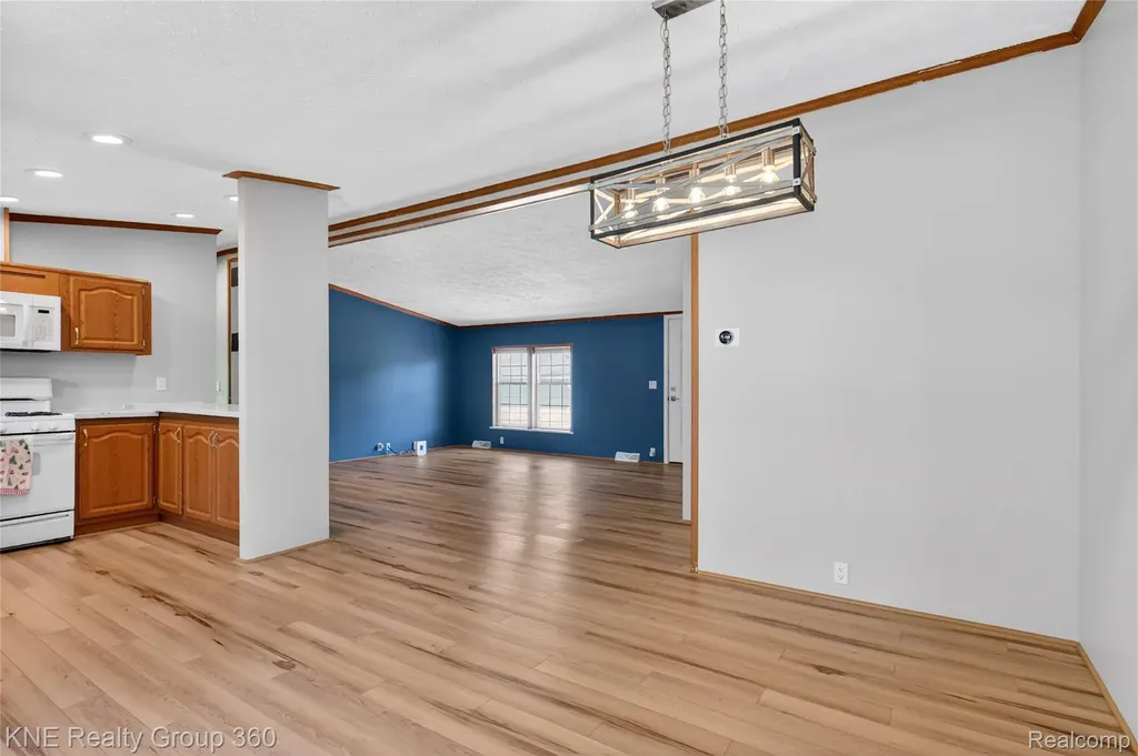 672 Red Oaks Drive Genoa Township MI 48843