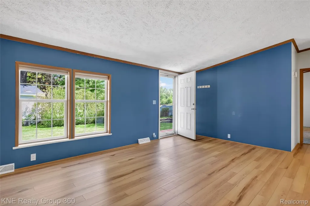 672 Red Oaks Drive Genoa Township MI 48843
