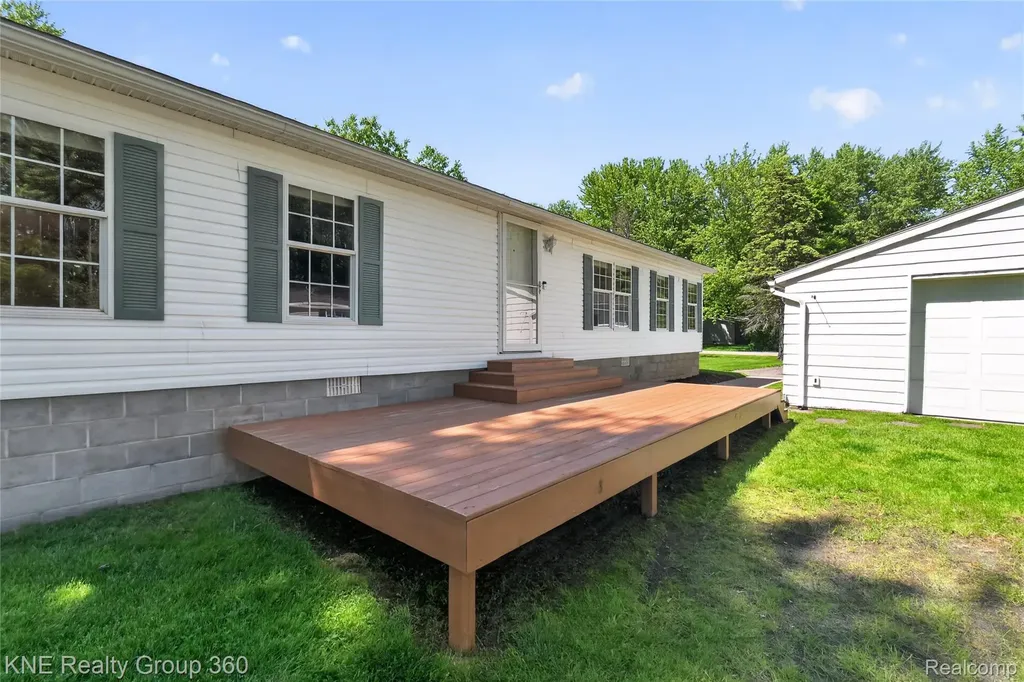 672 Red Oaks Drive Genoa Township MI 48843