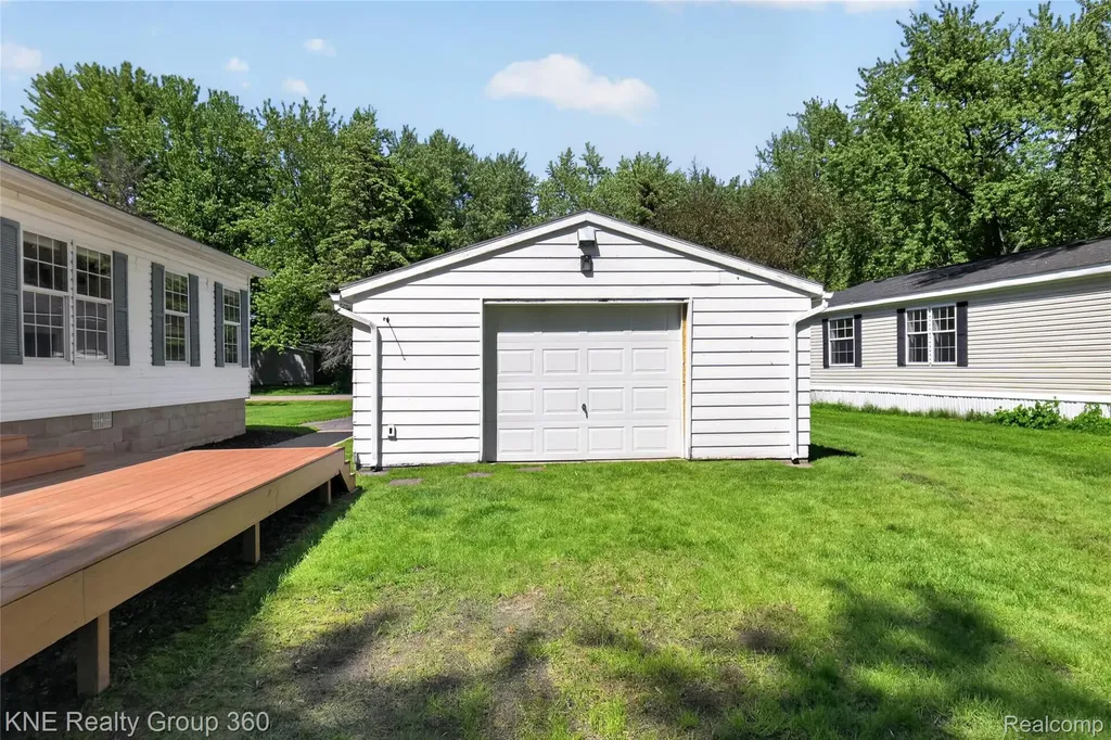672 Red Oaks Drive Genoa Township MI 48843