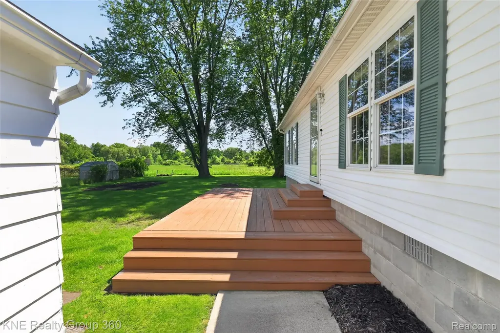 672 Red Oaks Drive Genoa Township MI 48843