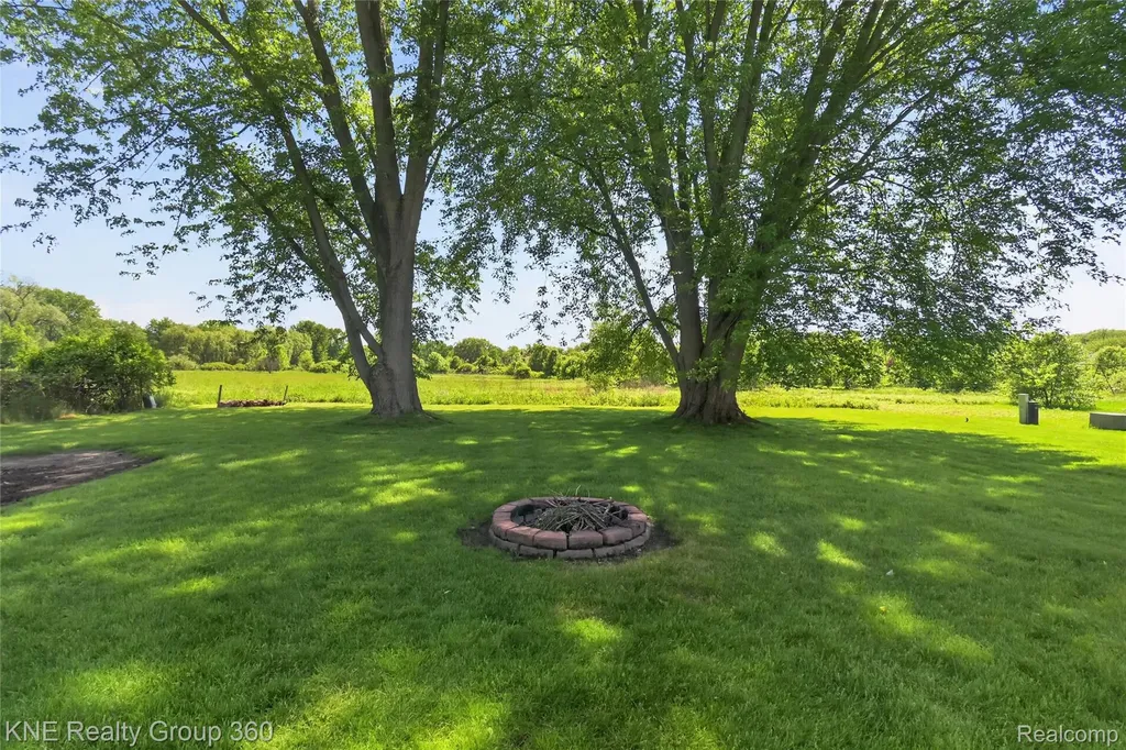 672 Red Oaks Drive Genoa Township MI 48843