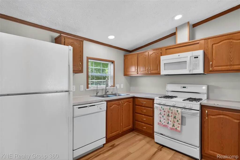 672 Red Oaks Drive Genoa Township MI 48843