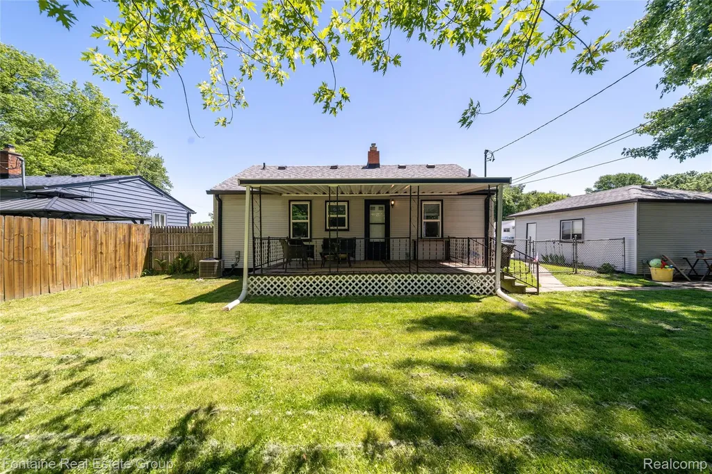 15165 Garden Street Livonia City MI 48154