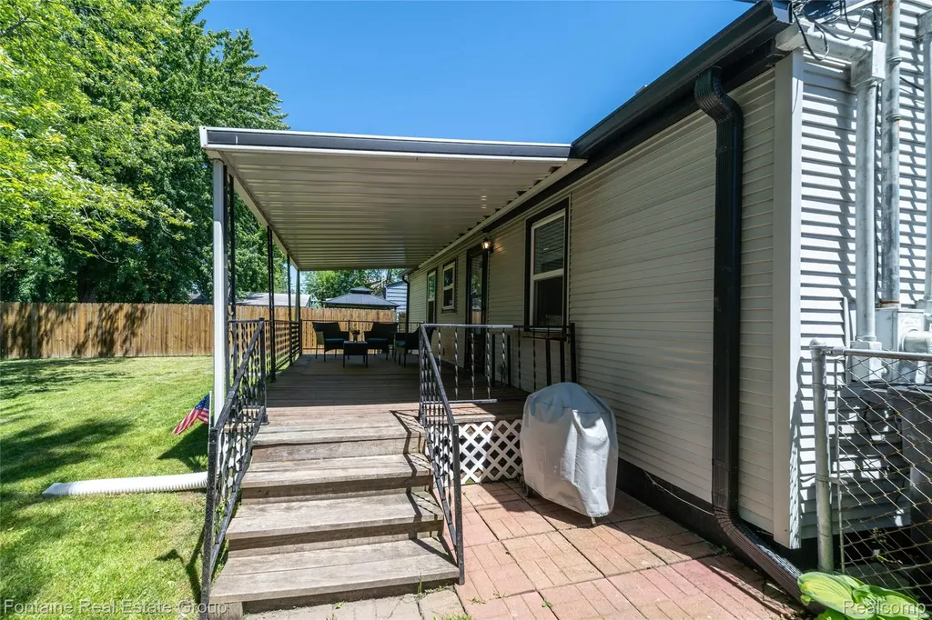 15165 Garden Street Livonia City MI 48154
