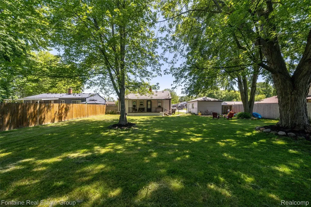 15165 Garden Street Livonia City MI 48154