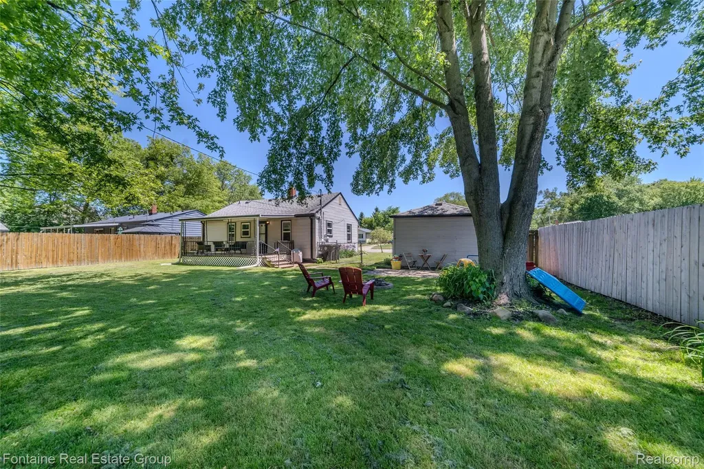 15165 Garden Street Livonia City MI 48154