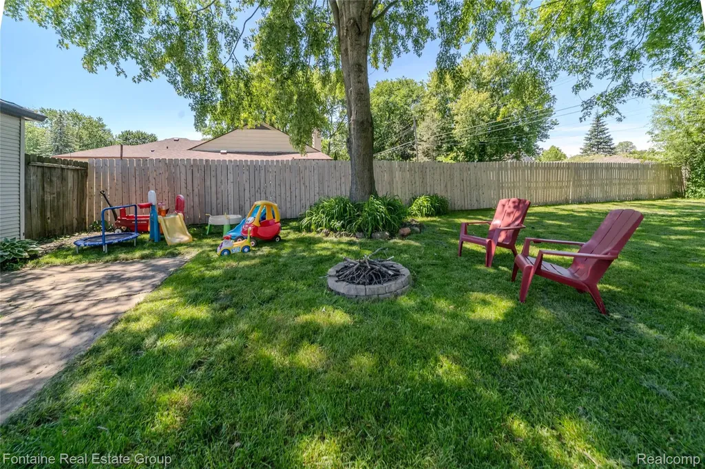 15165 Garden Street Livonia City MI 48154