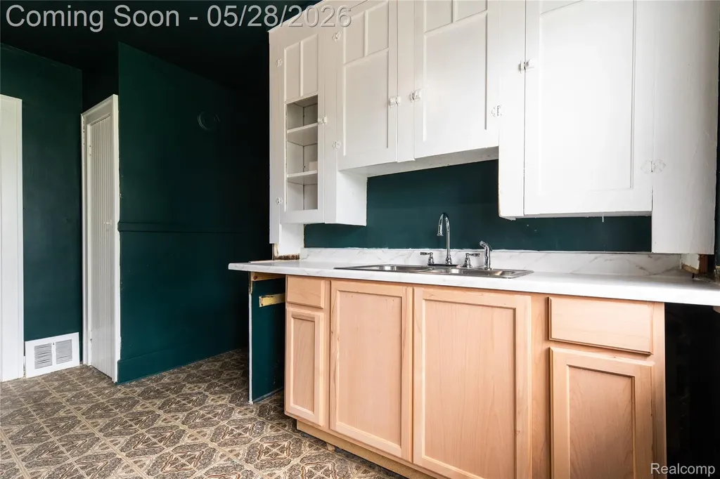 5303 Hurlbut Street Detroit City MI 48213