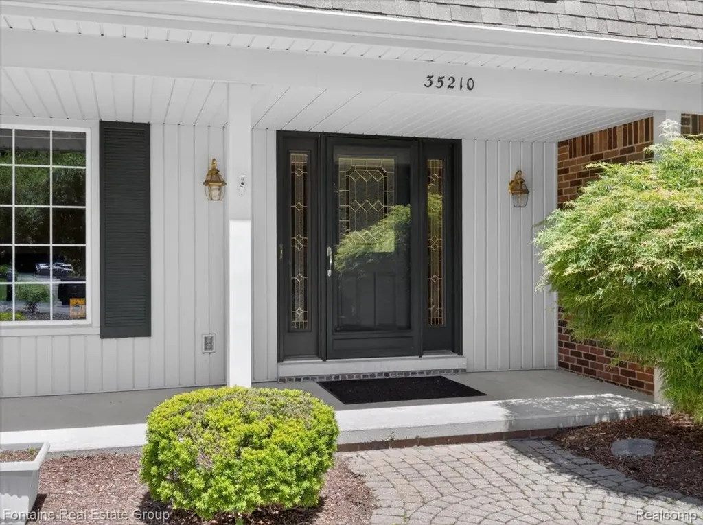 35210 Lancashire Road Livonia City MI 48152