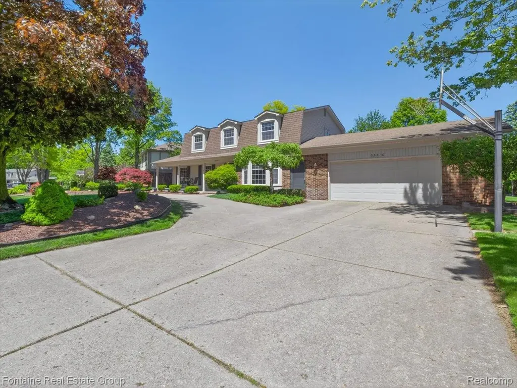 35210 Lancashire Road Livonia City MI 48152