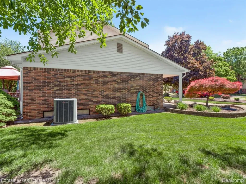 35210 Lancashire Road Livonia City MI 48152