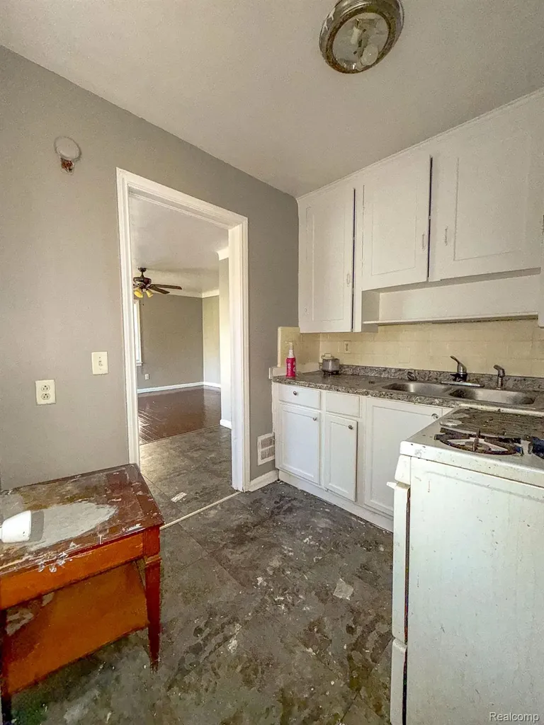 19455 Mccormick Street Detroit City MI 48224
