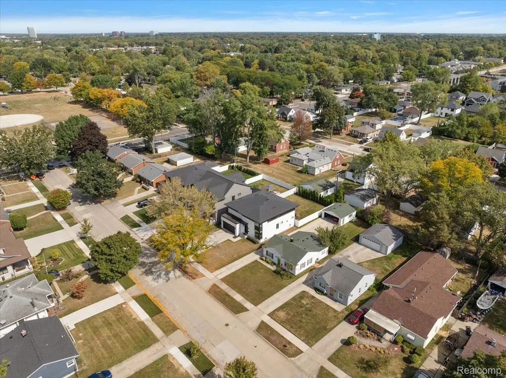 4102 Woodland Avenue Royal Oak City MI 48073