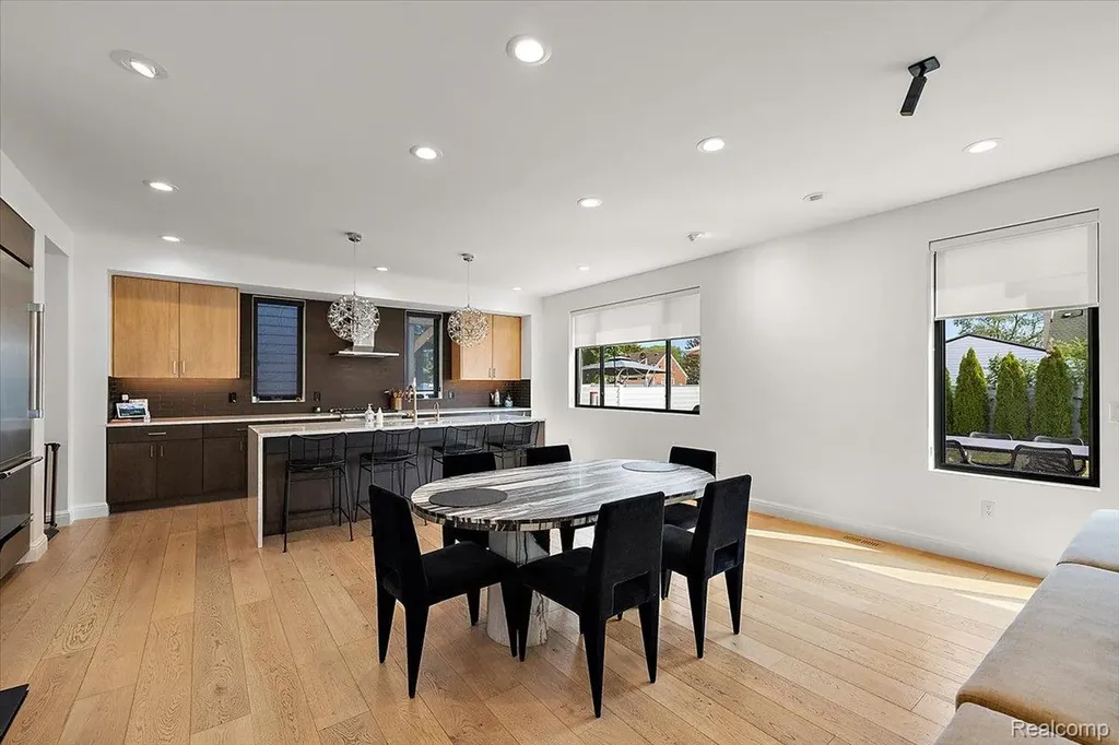 4102 Woodland Avenue Royal Oak City MI 48073