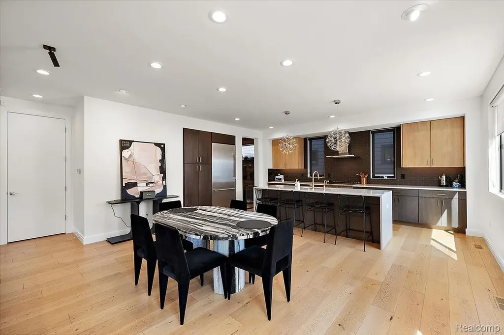 4102 Woodland Avenue Royal Oak City MI 48073