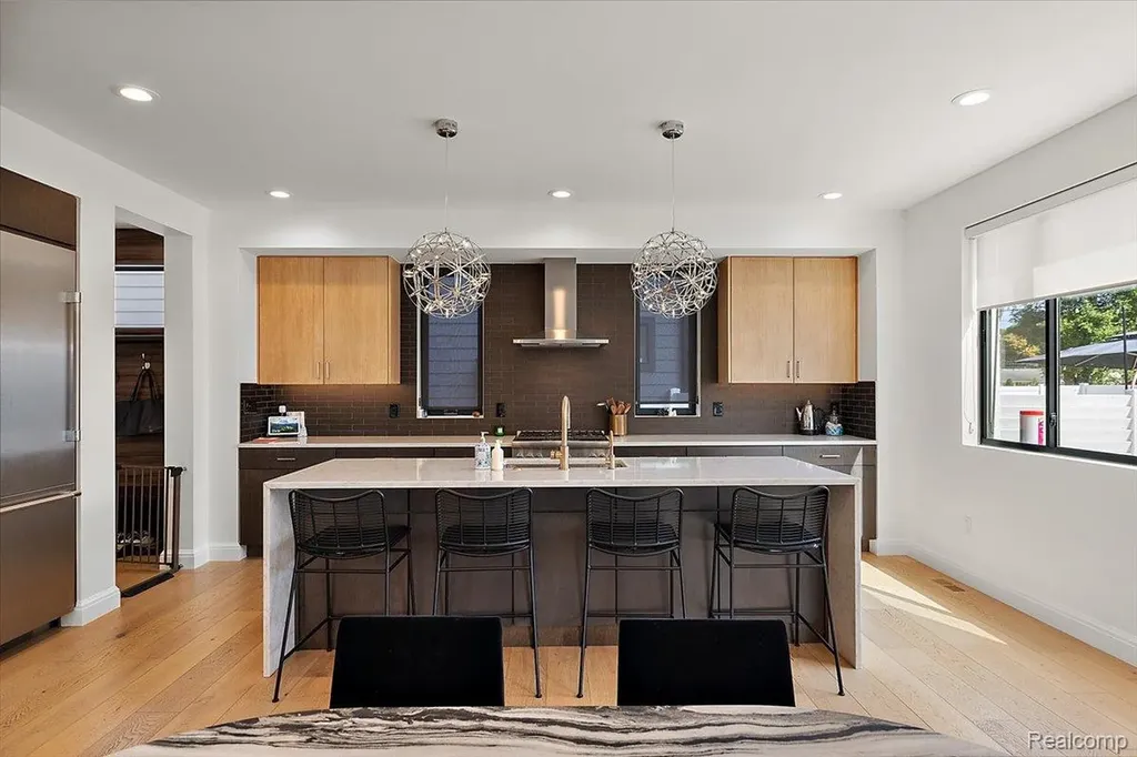 4102 Woodland Avenue Royal Oak City MI 48073