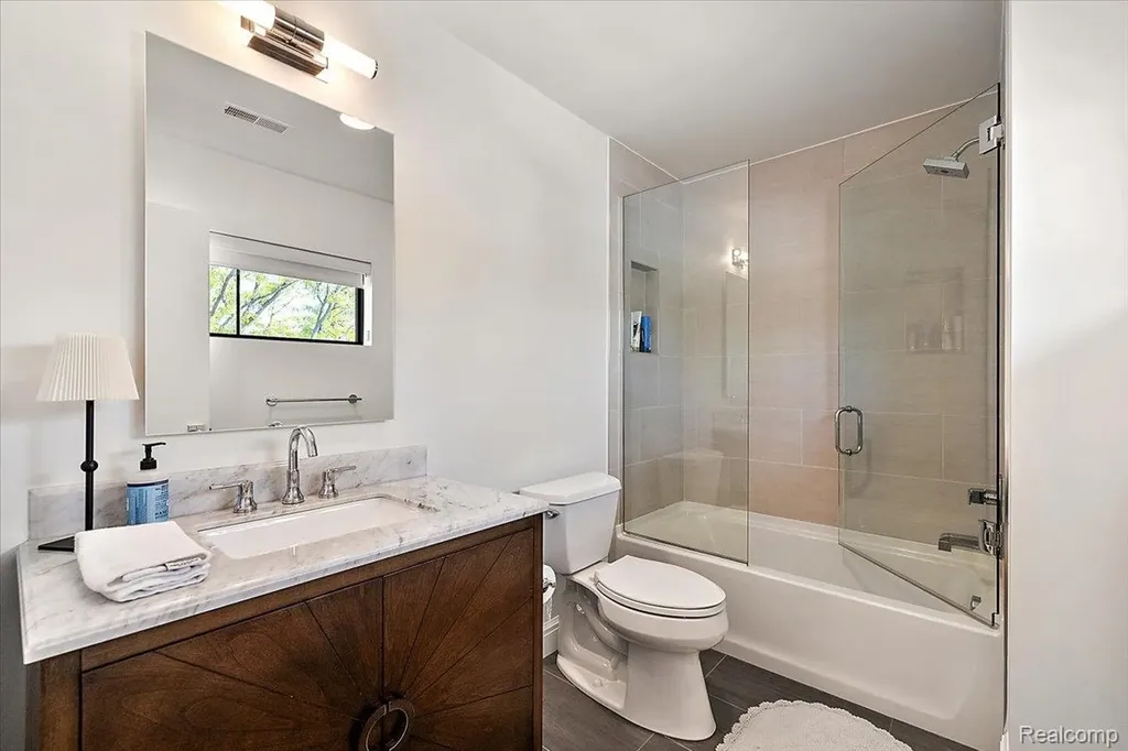 4102 Woodland Avenue Royal Oak City MI 48073